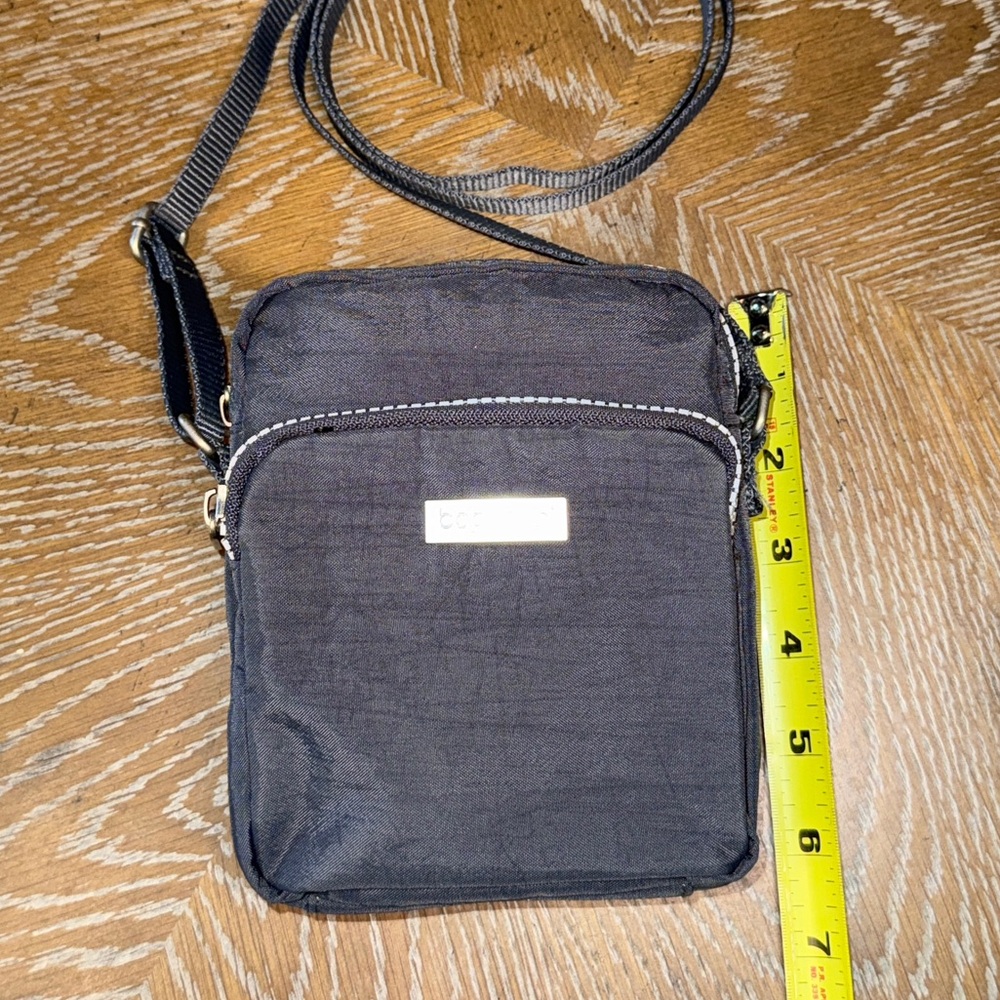 Baggallini Take Two RFID Bryant Crossbody bag in dark charcoal nylon - Picture 8 of 10